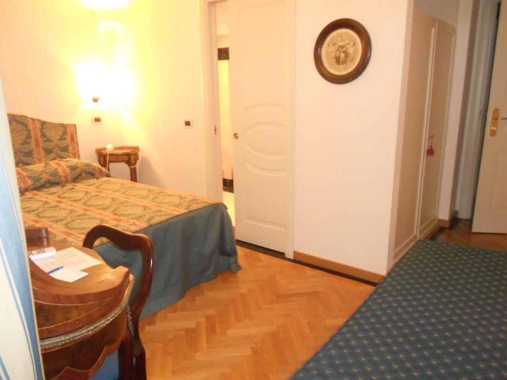 Hotel Al Teatro Livorno Zimmer foto