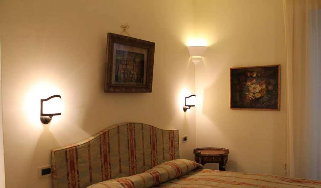 Hotel Al Teatro Livorno Zimmer foto
